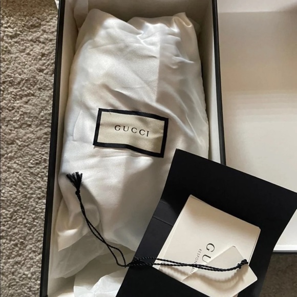 Women’s black rubber st gucci print sandal - Picture 4 of 6